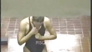 Le porno africain langue français nègre a mis une jeune étudiante en cancer et l'a baisée dans le cul